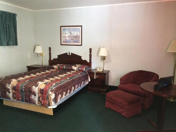 Rapids Inn And Suites image 12