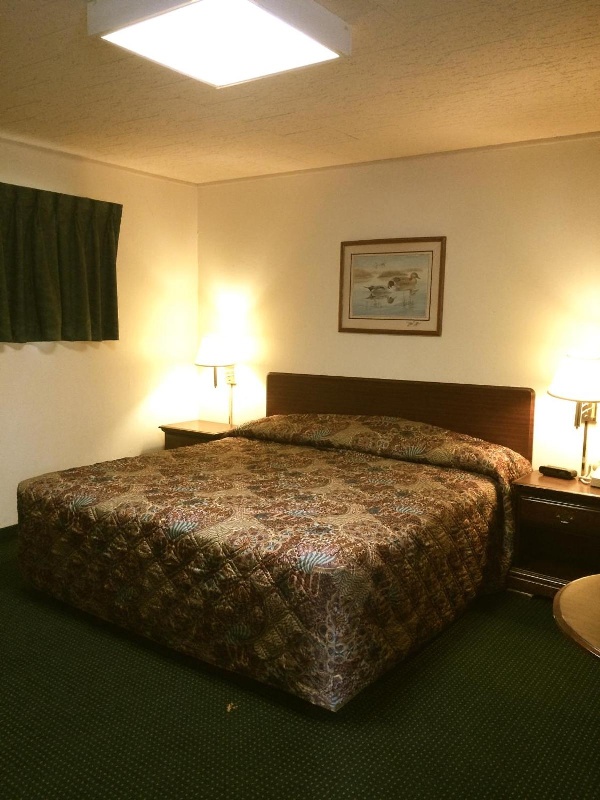 Rapids Inn And Suites image 14